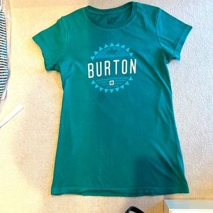 Burton  ladies  green t-shirt size XS   Brand new without tage